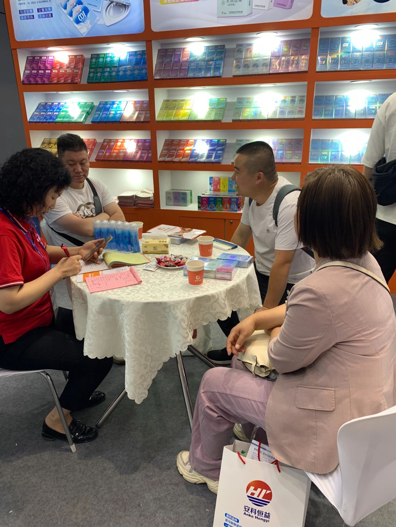 直擊現(xiàn)場上海國藥會首日盛況，康祥展位熱度持續(xù)飆升7.jpg